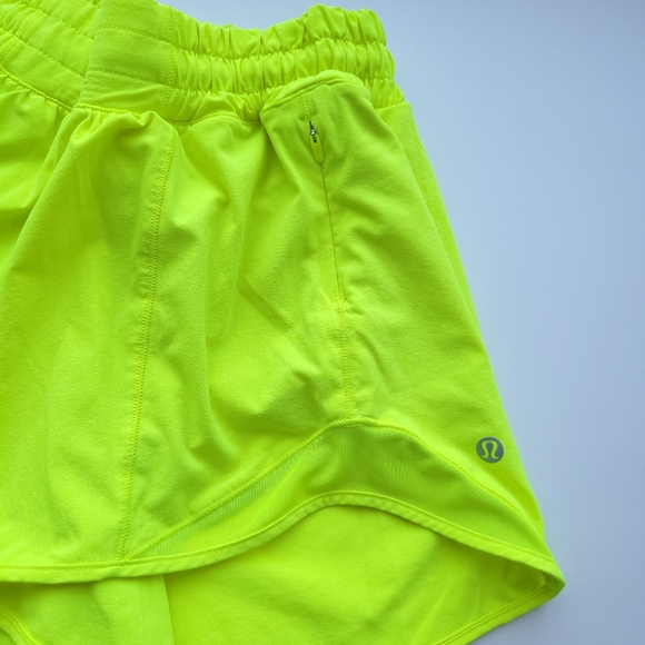 🍋Like New Lululemon Hotty Hot Short II *Long 4" - Picture 7 of 11